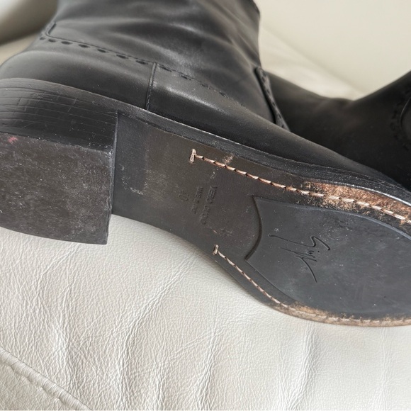 Designer boots w toe embellishment - Picture 5 of 9